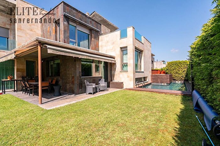 Casa en venta en Mompia, Santa Cruz de Bezana de 5 habitaciones