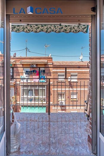 Casas en venta y pisos alquiler - 1