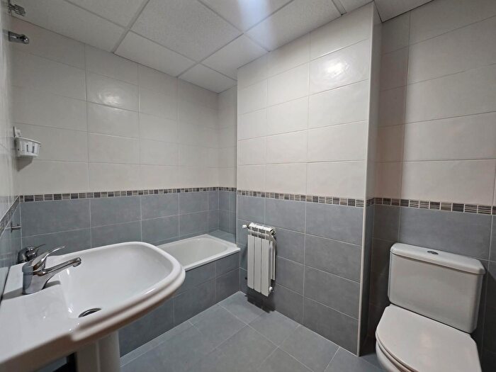 Casas en venta y pisos alquiler - 2