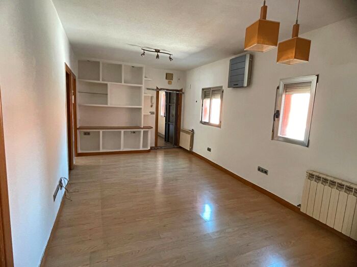 Casas en venta y pisos alquiler - 2