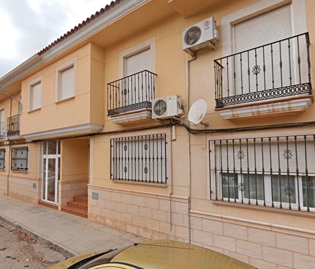 Casas en venta y pisos alquiler - 1