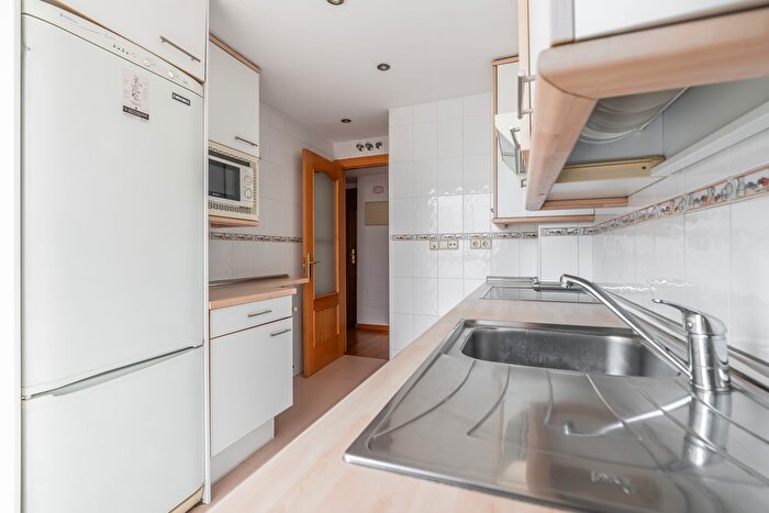 Casas en venta y pisos alquiler - 3