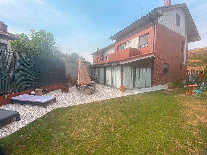 Casas en venta y pisos alquiler - 2