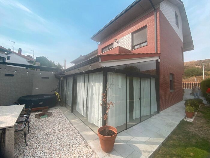 Casas en venta y pisos alquiler - 3