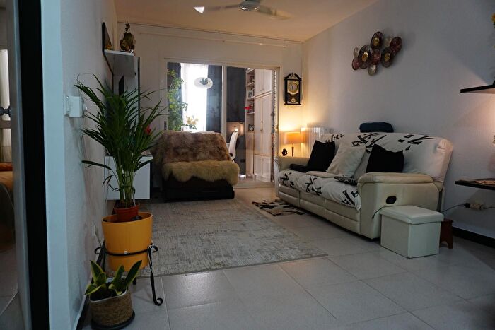 Casas en venta y pisos alquiler - 1