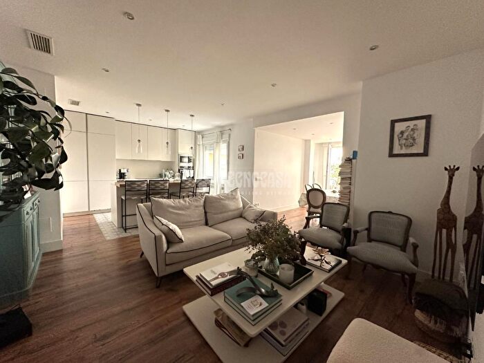 Casas en venta y pisos alquiler - 3