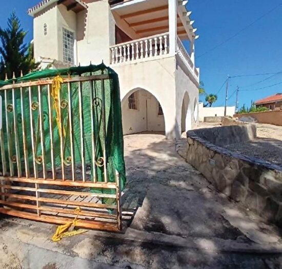 Casa en venta en Coloma, La Nucia de 5 habitaciones