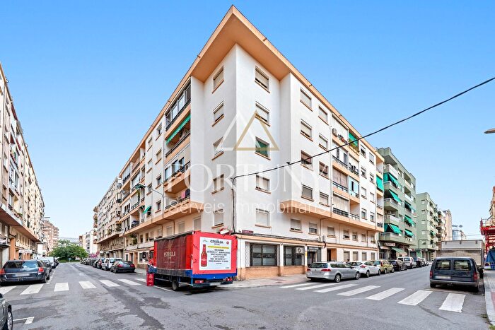 Casas en venta y pisos alquiler - 1