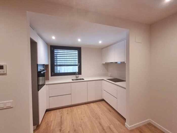 Casas en venta y pisos alquiler - 1