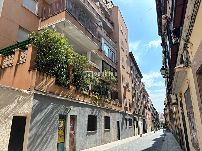 Casas en venta y pisos alquiler - 1