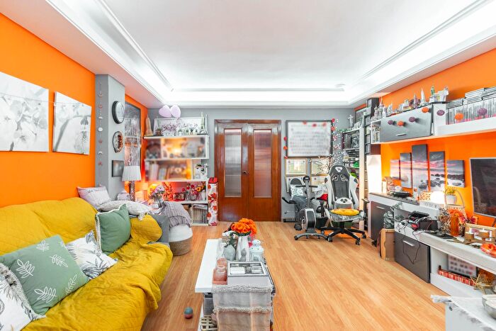 Casas en venta y pisos alquiler - 3