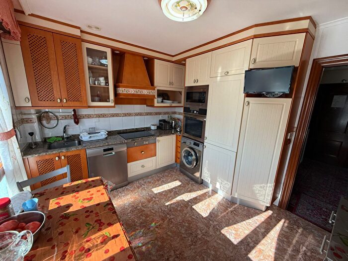 Casas en venta y pisos alquiler - 3