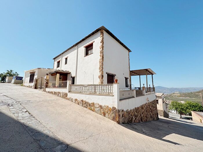 Casa en venta en Nevada, Granada de 7 habitaciones
