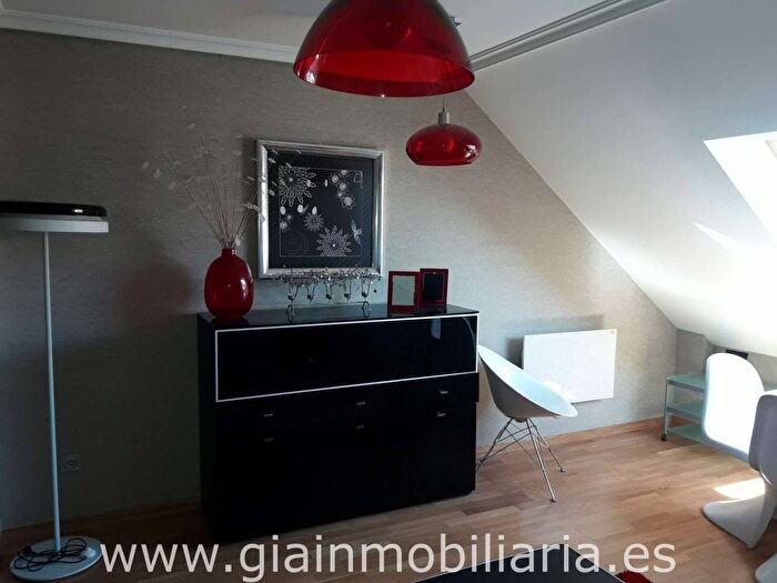 Casas en venta y pisos alquiler - 3