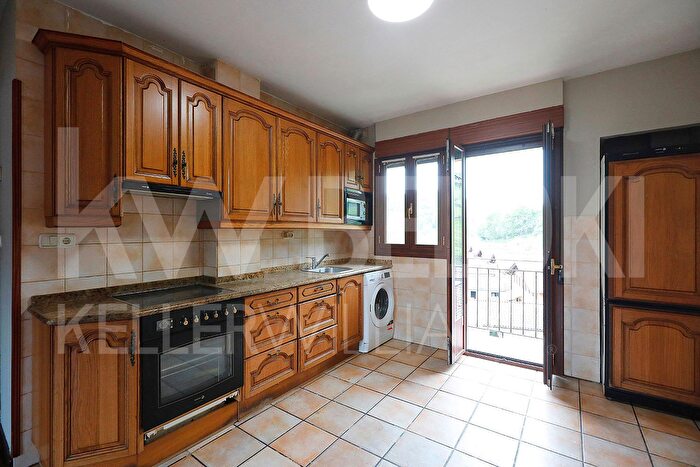 Casas en venta y pisos alquiler - 3