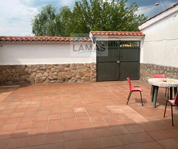 Casas en venta y pisos alquiler - 3