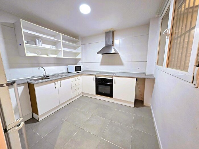 Casas en venta y pisos alquiler - 3