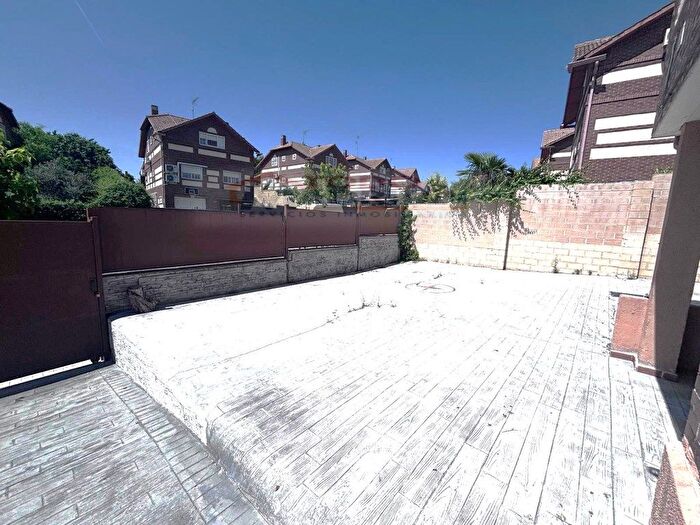 Casas en venta y pisos alquiler - 3