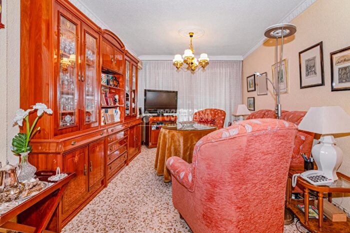 Casas en venta y pisos alquiler - 3