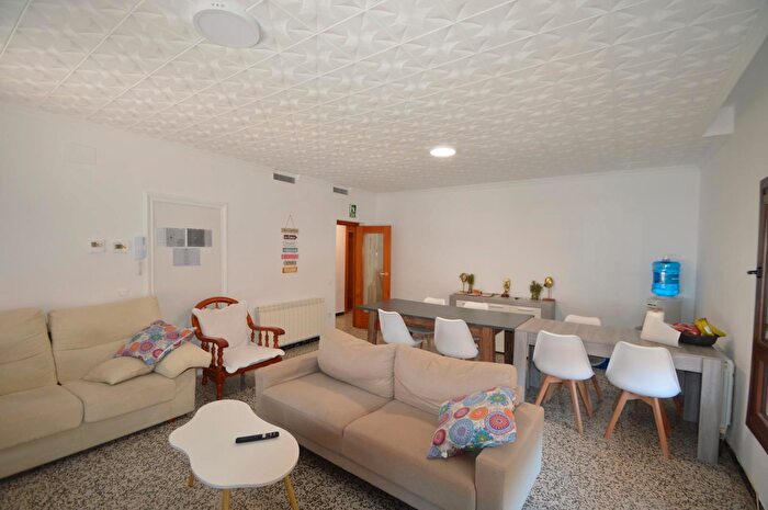 Casas en venta y pisos alquiler - 3