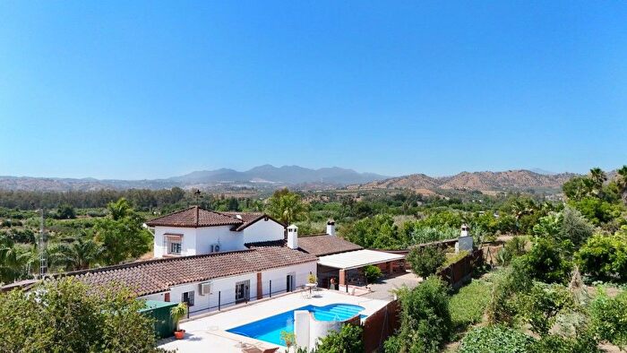 Casa en venta en Coín, Málaga de 5 habitaciones