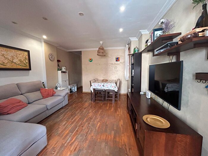 Casas en venta y pisos alquiler - 1