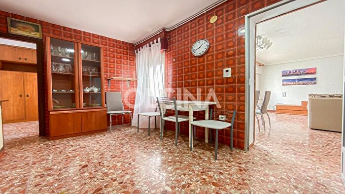 Casas en venta y pisos alquiler - 3