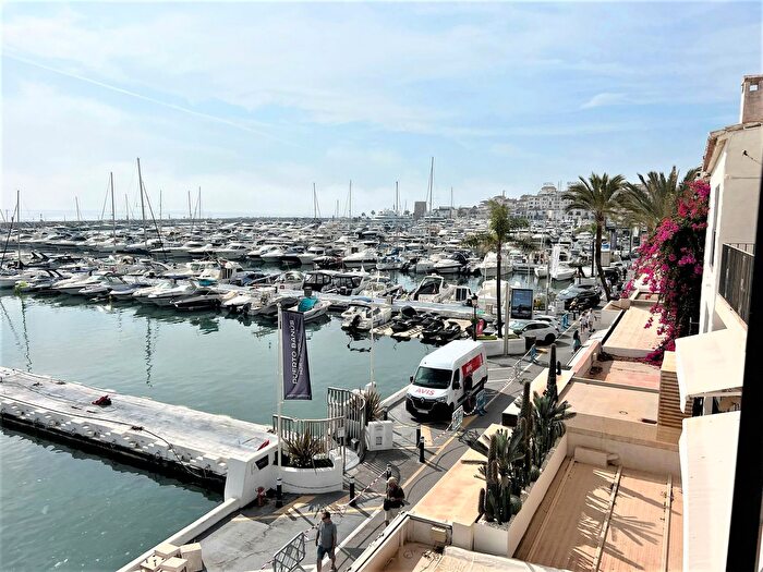 Piso en venta en Nueva Andalucía, Puerto Banús de 3 habitaciones