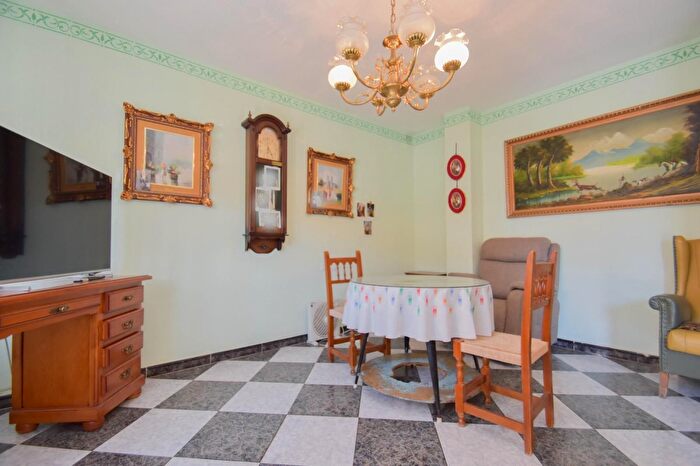 Casas en venta y pisos alquiler - 2