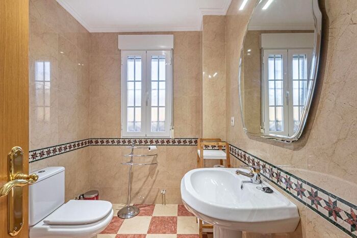 Casas en venta y pisos alquiler - 3