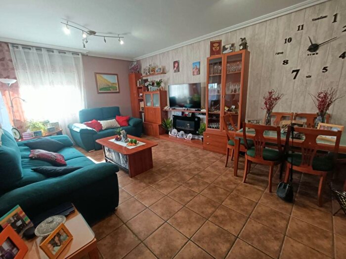 Casas en venta y pisos alquiler - 3