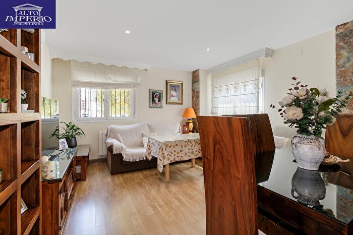 Casas en venta y pisos alquiler - 1