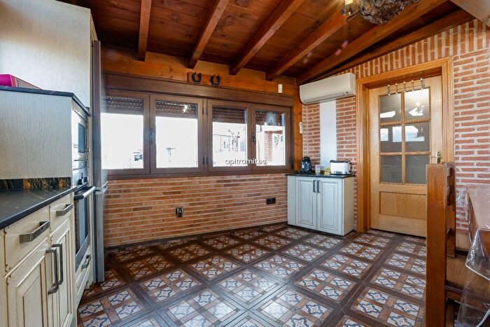 Casas en venta y pisos alquiler - 3