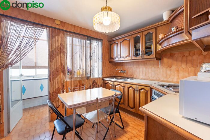 Casas en venta y pisos alquiler - 3