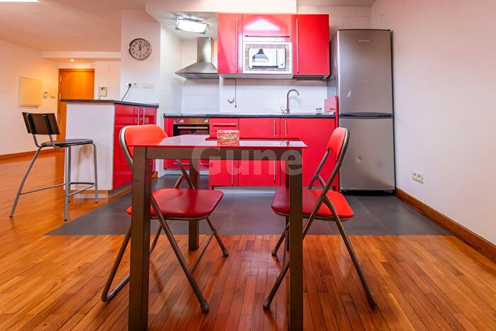Casas en venta y pisos alquiler - 3