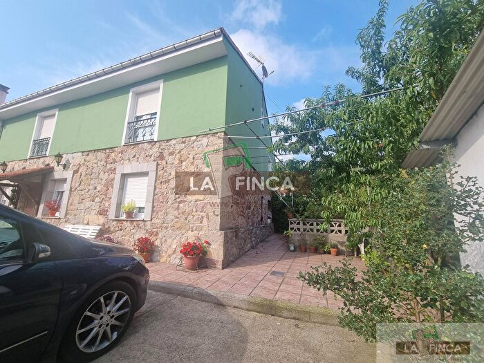Casa en venta en Carreño, Asturias de 4 habitaciones