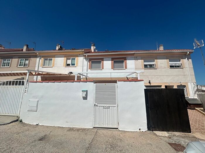 Casas en venta y pisos alquiler - 1