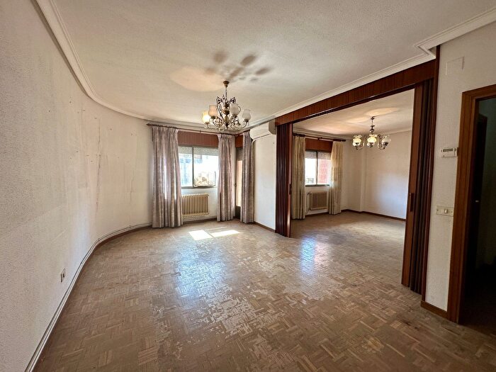 Casas en venta y pisos alquiler - 1