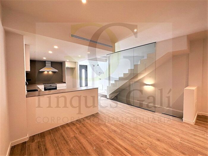 Casas en venta y pisos alquiler - 1
