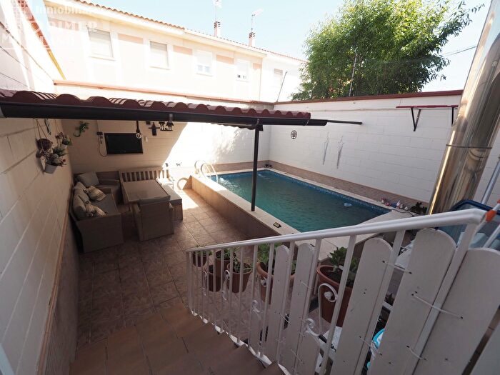 Casas en venta y pisos alquiler - 1