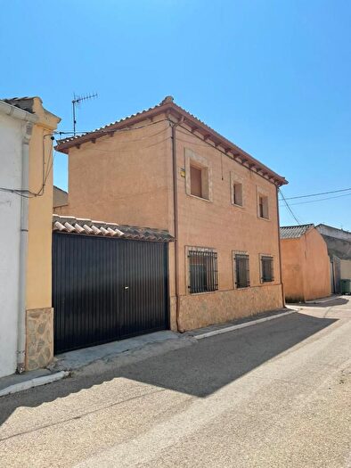 Casas en venta y pisos alquiler - 1