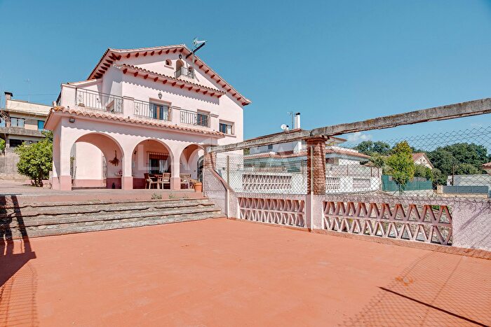 Casa en venta en Canovelles, Barcelona de 7 habitaciones