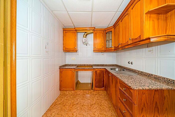 Casas en venta y pisos alquiler - 3