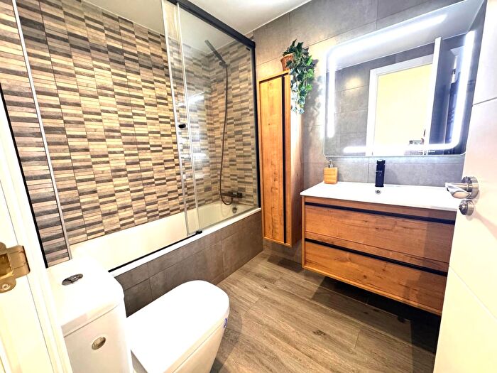 Casas en venta y pisos alquiler - 3