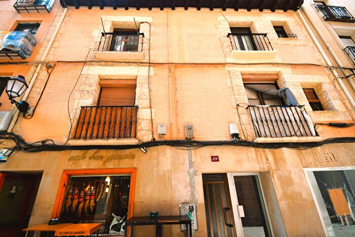 Casas en venta y pisos alquiler - 1