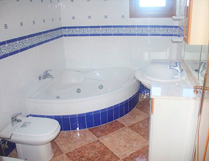 Casas en venta y pisos alquiler - 3