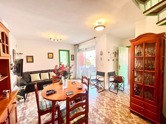 Casas en venta y pisos alquiler - 3