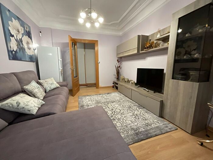 Casas en venta y pisos alquiler - 1