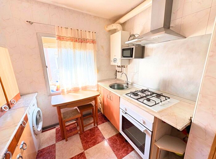 Casas en venta y pisos alquiler - 3