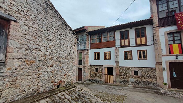 Casa en venta en Cué San Roque Andrín, Llanes de 5 habitaciones